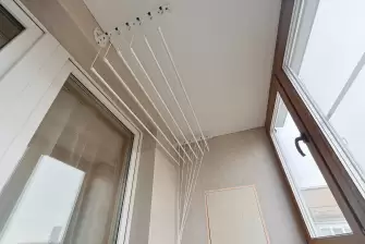 Отделка балкона ламинатом с остеклением