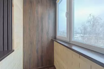Отделка балкона ламинатом с объединением