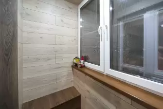 Отделка балкона ламинатом с откосами под 45 градусов