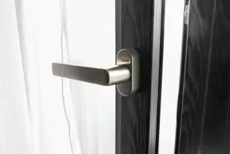 Балкон под ключ с тёплым остеклением Rehau и отделкой ламинат+стеновой паркет